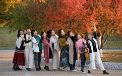 他扒开我奶罩吸我奶头变大了污污